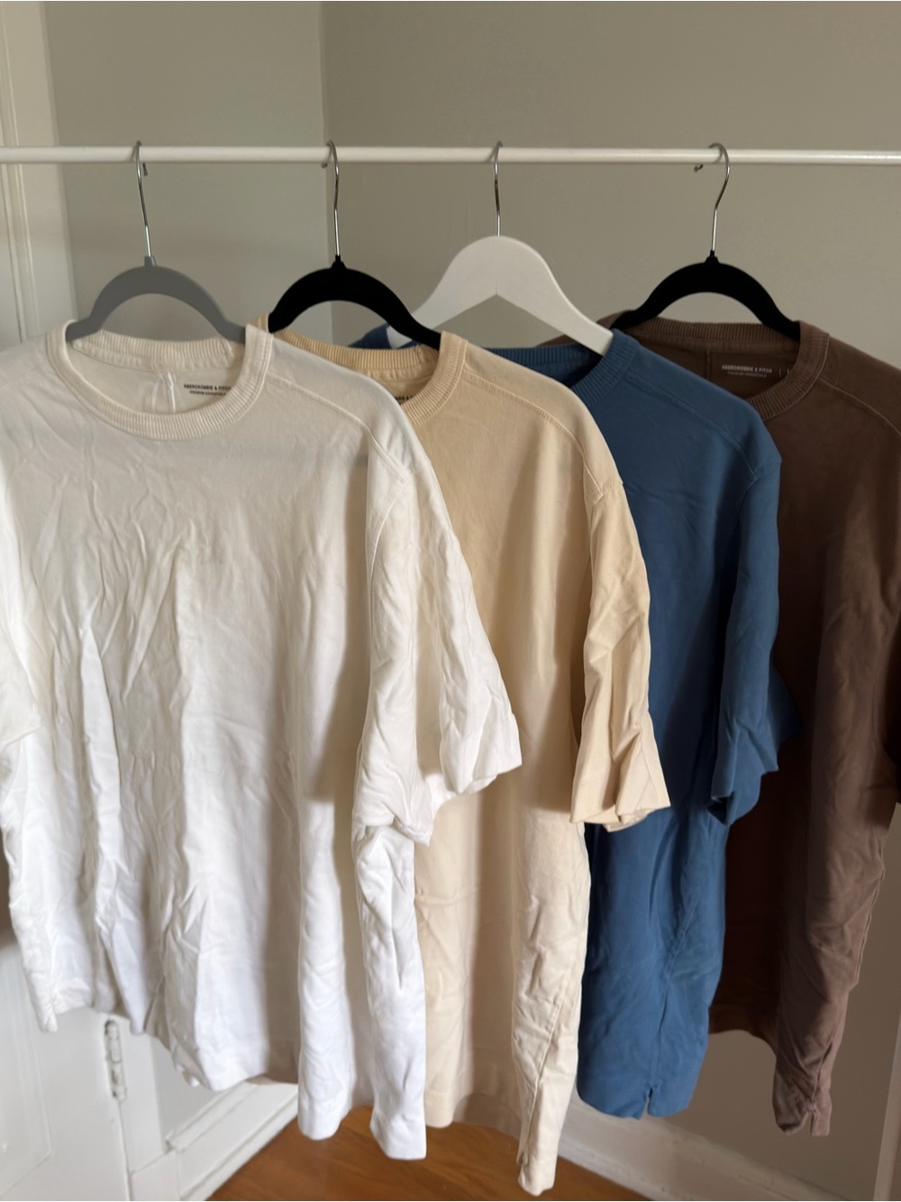 5 Abercrombie Premium Essential Heavyweight Tee (size large)